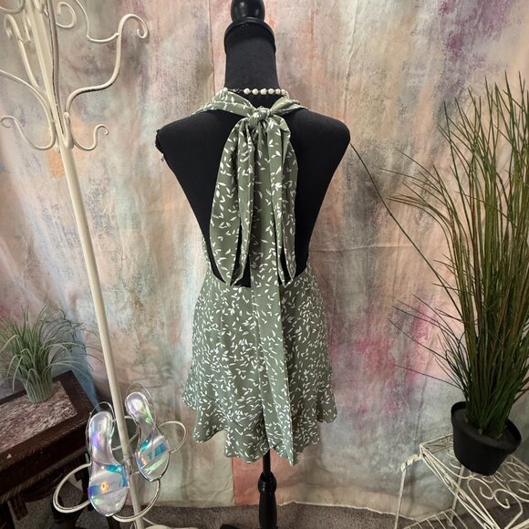 📌Twenty Ten Wear It Your Way Sexy Flirty Floral Romper with Beautiful Backside - Picture 5 of 16